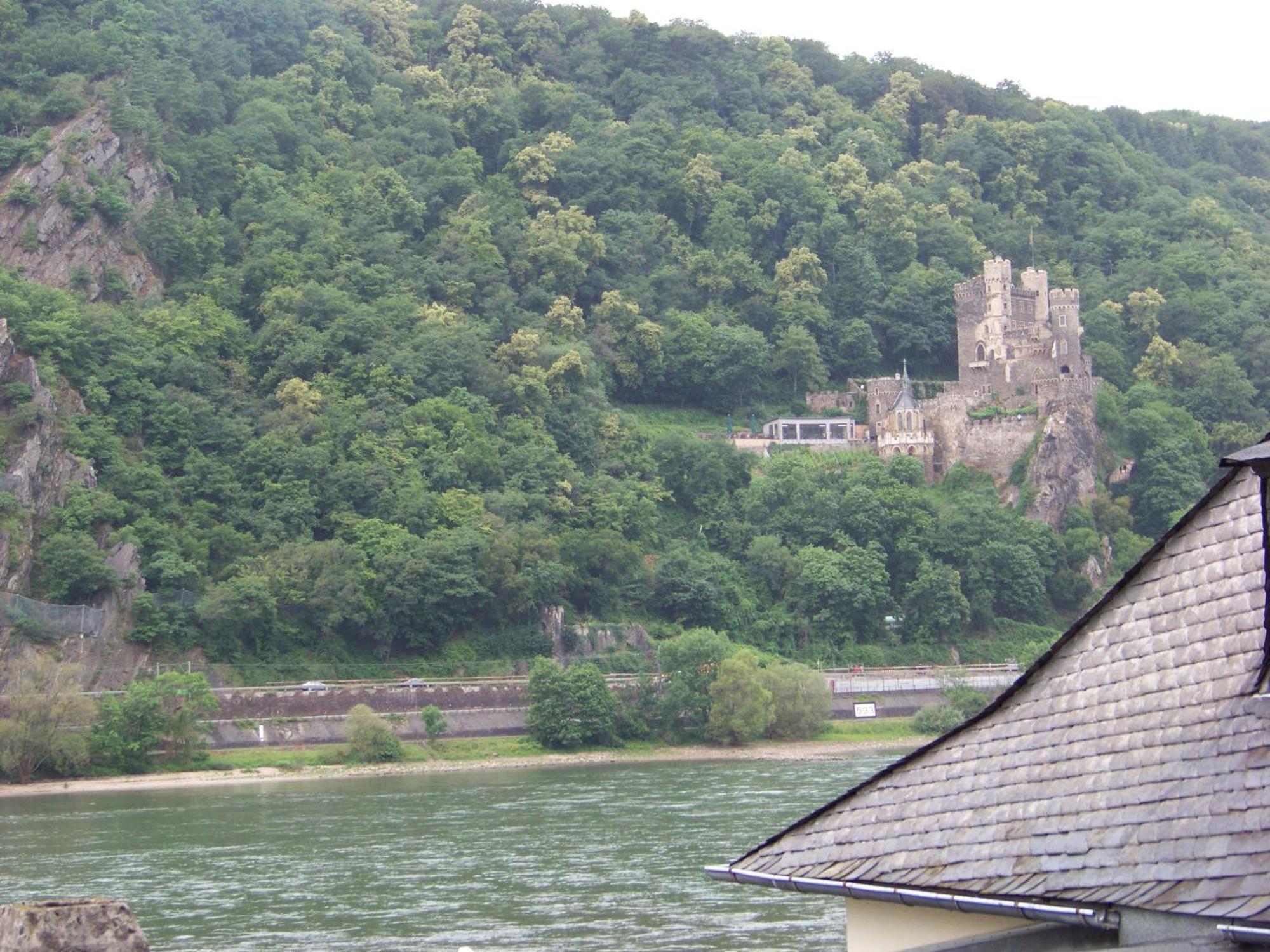 Pension Milberg Assmannshausen Рюдесхайм-на-Рейне Экстерьер фото